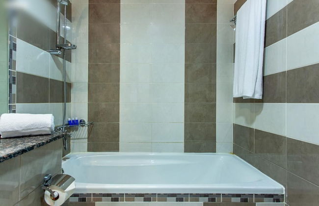 Elegant Apt In Al Barsha South - Photo 13