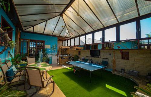 Stunning Central Villa by Golf Course & Beach - Foto 31