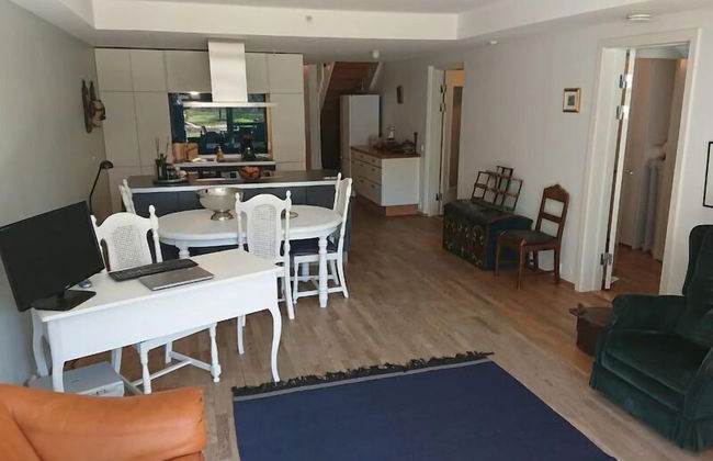 StayPlus Apt in Trendy Area Balcony - Foto 14