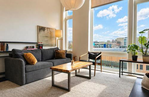 Modern 1BR Apt with Rooftop, Gym, and Parking - Foto 3