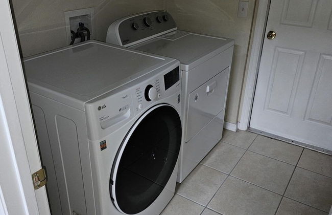 Spacious 7 Br, 4.5 Br Retreat With Pool 7 Bedroom Condo by RedAwning - Foto 24