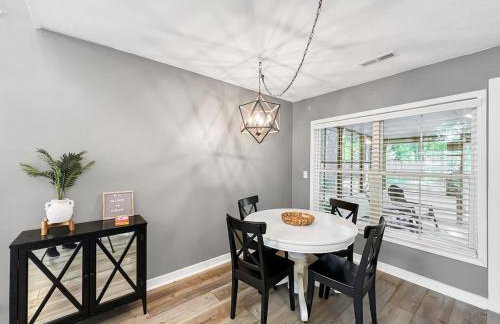 The Paramour comfy home with ground floor bedroom and fenced in yard - Foto 10