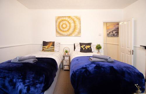 Spacious 3 to 4 Bed 3 Floor House Close to City Center Shops Restaurants and Parking Nearby - Foto 17