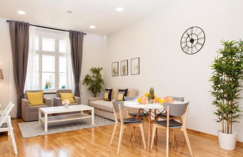 Luxury Main Square Apartments - Photo 4