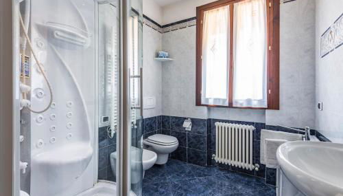 Jacuzzi Apartment in Italian Villa, Wi-Fi & Garden Sassuolo - Maranello - Foto 5, Shower