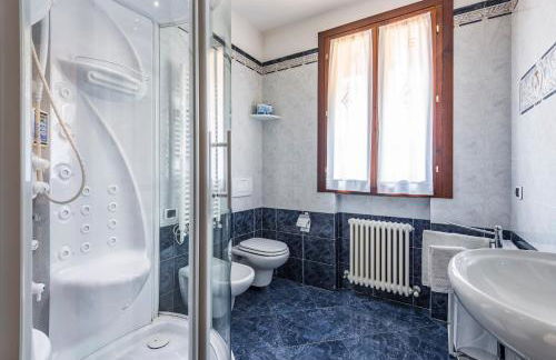 Jacuzzi Apartment in Italian Villa, Wi-Fi & Garden Sassuolo - Maranello - Foto 5