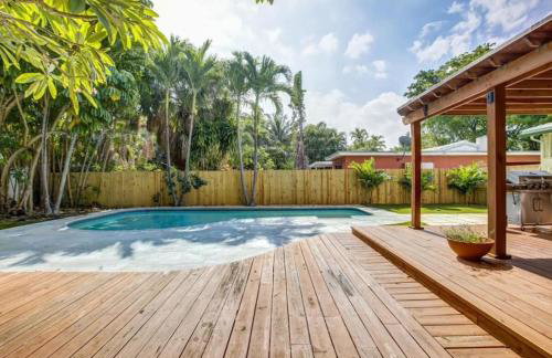 Tranquil Poolside Bliss Pergola Deck Turf Yard - Foto 4
