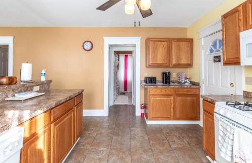 The Paradise House steps from the Heart of Hertel - Foto 7