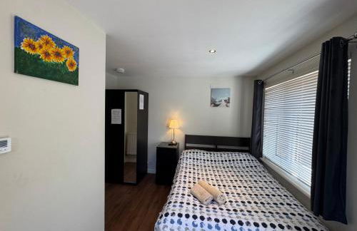 Studio-2 Staines,Heathrow, London-own entrance - Foto 12