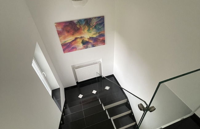 Modern House with Garden - Photo 30