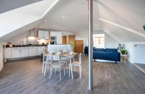 The Loft - Spacious Luxury 2 bed 2 bath with FREE Secure Parking and tube close by - Photo 4