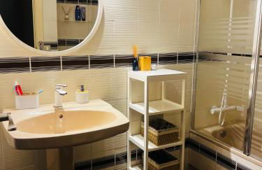 Acogedor y Amplio Apartamento familiar a pie de playa - Photo 17