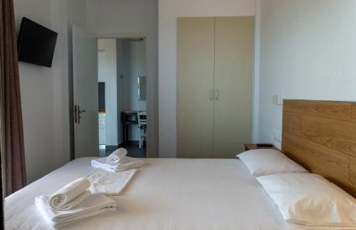 Alexandros Beachfront Apartments near Petalidi with Private Sunbeds & Sea View - Foto 11