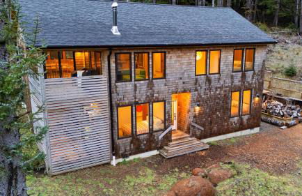 Rustic Arch Cape Getaway w/ Vibrant Interior Walk to the Beach Cape Wonder - Foto 4