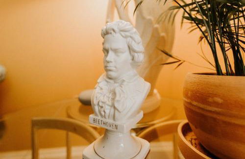 Retro Gem Box Victorian Steps from Irvine Park - Foto 15