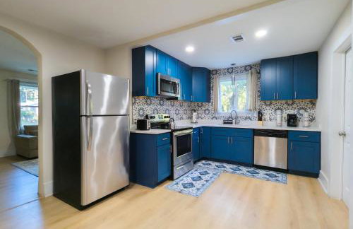 The Crestwood - 3BR Home with Parking - Near Atlanta and Stone Mountain - Photo 8