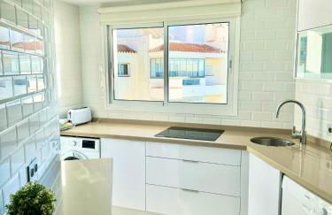 SEA VIEW & BEACH ACCESS - Center - Parking - Photo 8