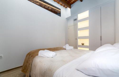 FLORIT FLATS - CATHEDRAL LUXURY TERRACE FLAT 2BR 2BA AC Wifi - Photo 50