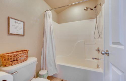 Stunning Alaskan Getaway with River and Mtn Views - Foto 20