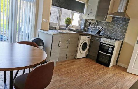 Goldthorn Wolverhampton sleeps 5 long term comfortably and families - Foto 9