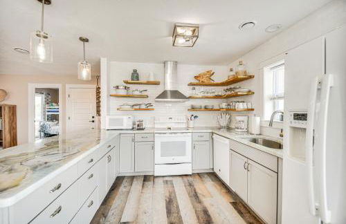 Bright Kitty Hawk Home with Hot Tub, Walk to Beach! - Foto 8