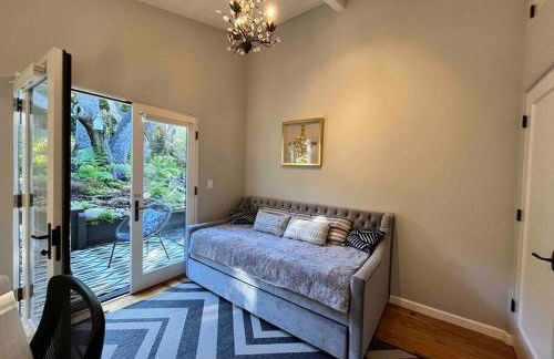 Gorgeous 3-bdrm home, walk to town and beach - Photo 77