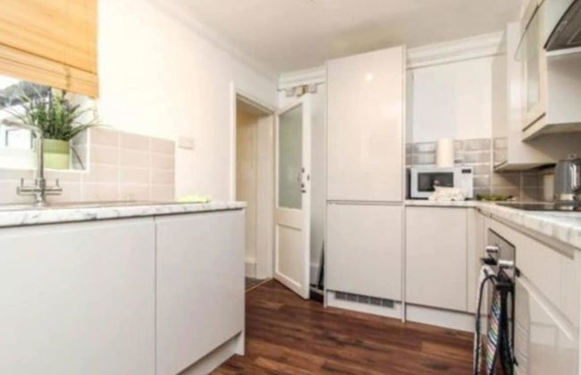 Charming 2-bed Apartment in Brentwood Free Parking - Foto 8