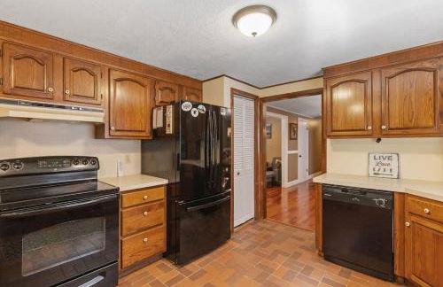 Lake Escape Family & Pet Friendly with Dock Access - Photo 36