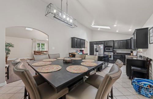 Pool, Hot Tub, Game Room & Sleeps 18! By StayLage - Foto 15