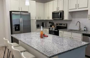 Luxury Resort Living, Pool, BBQ, Fitness Center, 1st Floor, Minutes 2 May Clinic - Foto 2