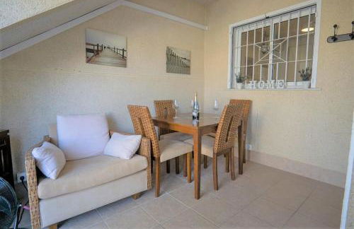 Spacious ground floor apartment overlooking the beautiful communal pool - Foto 22
