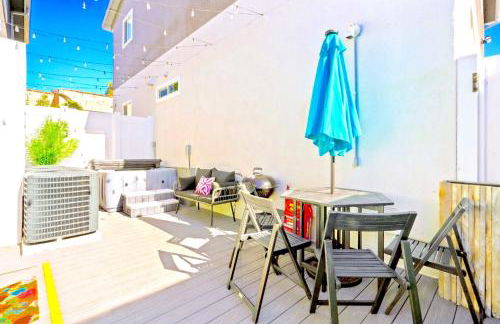D- Hip & Stylish NoHo Family-Friendly Home near Universal & Hollywood with Patio - Hot Tub - Games - & Parking - Foto 2