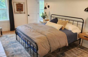 Pocono Farmhouse - Fully Renovated 1881 Home - Foto 24