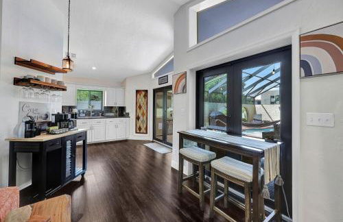 Heated Pool, Sleeps 10, Relaxing Lanai, Near Beaches, Pet Friendly! - Foto 16