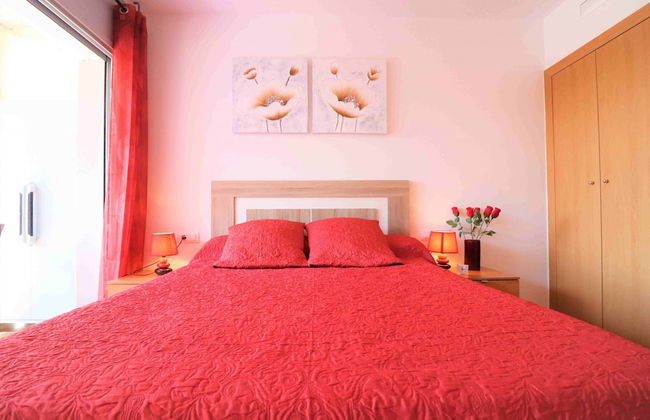 Pretty Apartment With Balcony - Photo 3