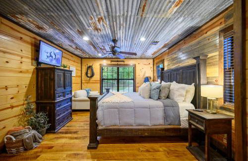 Rustic Family Getaway - Pool Table, Hot Tub, Pets, Great Location - Photo 26