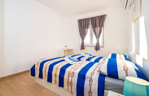 Awesome Home In Modric - Photo 40