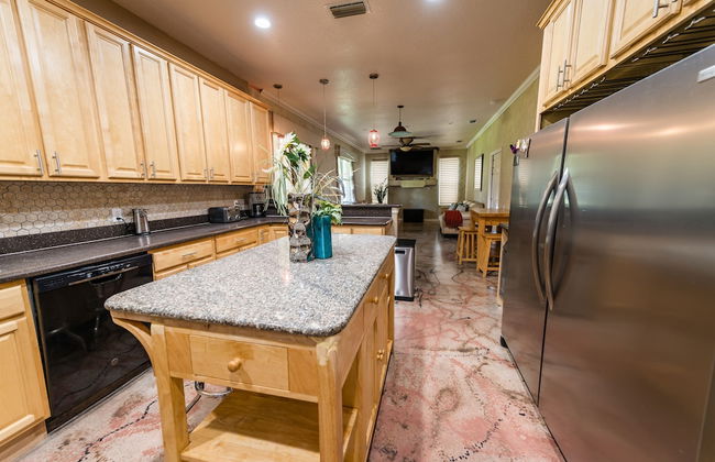 Chic Renovated Oasis: Disney & Universal Nearby 4 Bedroom Home by RedAwning - Foto 16