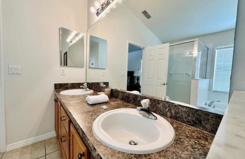 Spacious, Open Layout And Pool Relaxation! - Foto 19