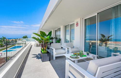 Luxury apartment. Heated Pool. AC. Ocean view! - Foto 1
