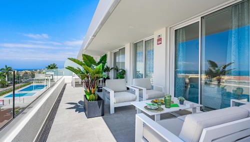 Luxury apartment. Heated Pool. AC. Ocean view! - Foto 1