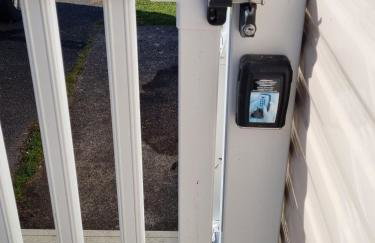 Cozy 3 bedroom Caravan, Sleeps 8, at Parkdean Newquay Holiday Park - Foto 12