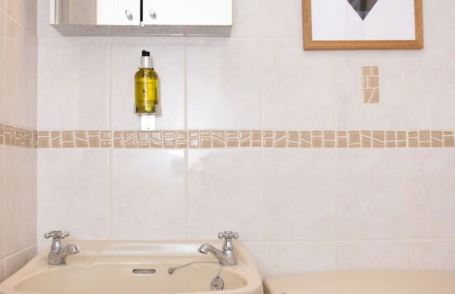 Milton House Studio Apartment Suites - Photo 39