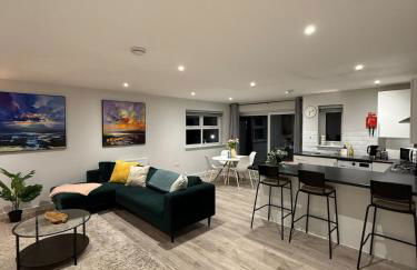 Stylish 2 bed Apartment, Rainham - Private Parking - Foto 1