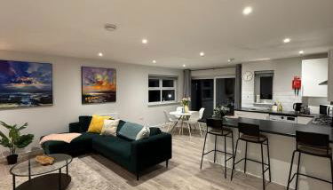 Stylish 2 bed Apartment, Rainham - Private Parking - Foto 1