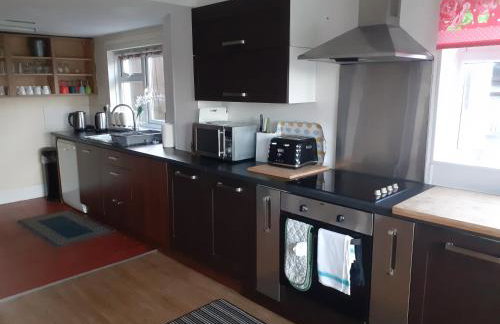 Bryncarnedd Farmhouse - Photo 3