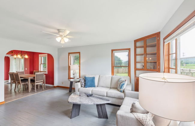 Stowe Retreat Mountain Views & Fenced Backyard by RedAwning - Foto 18