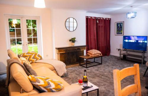 Conyngham Villa, Luxury Detached House, 6 Beds, 4BR,Large garden, Parking - Sleeps 8 - Foto 41