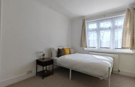 4 Bedroom 2 Bathroom House - Free parking - Foto 8