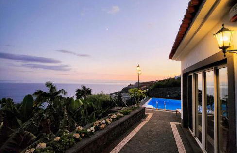 Villa Ocean Wave Calheta - Oversized Pool & Stunning Ocean Views - Photo 40